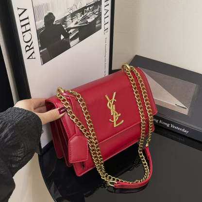 New stylish and versatile chain bag