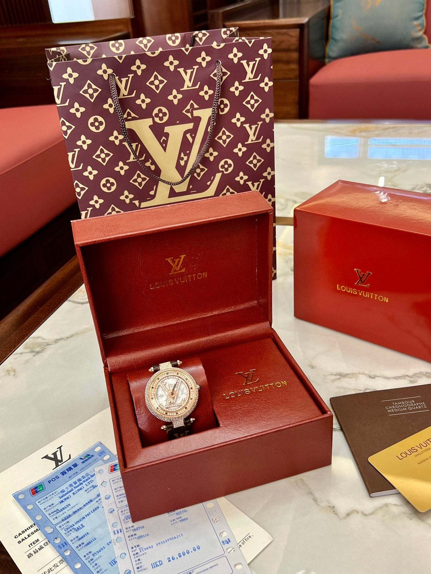 LO* quartz movement watch