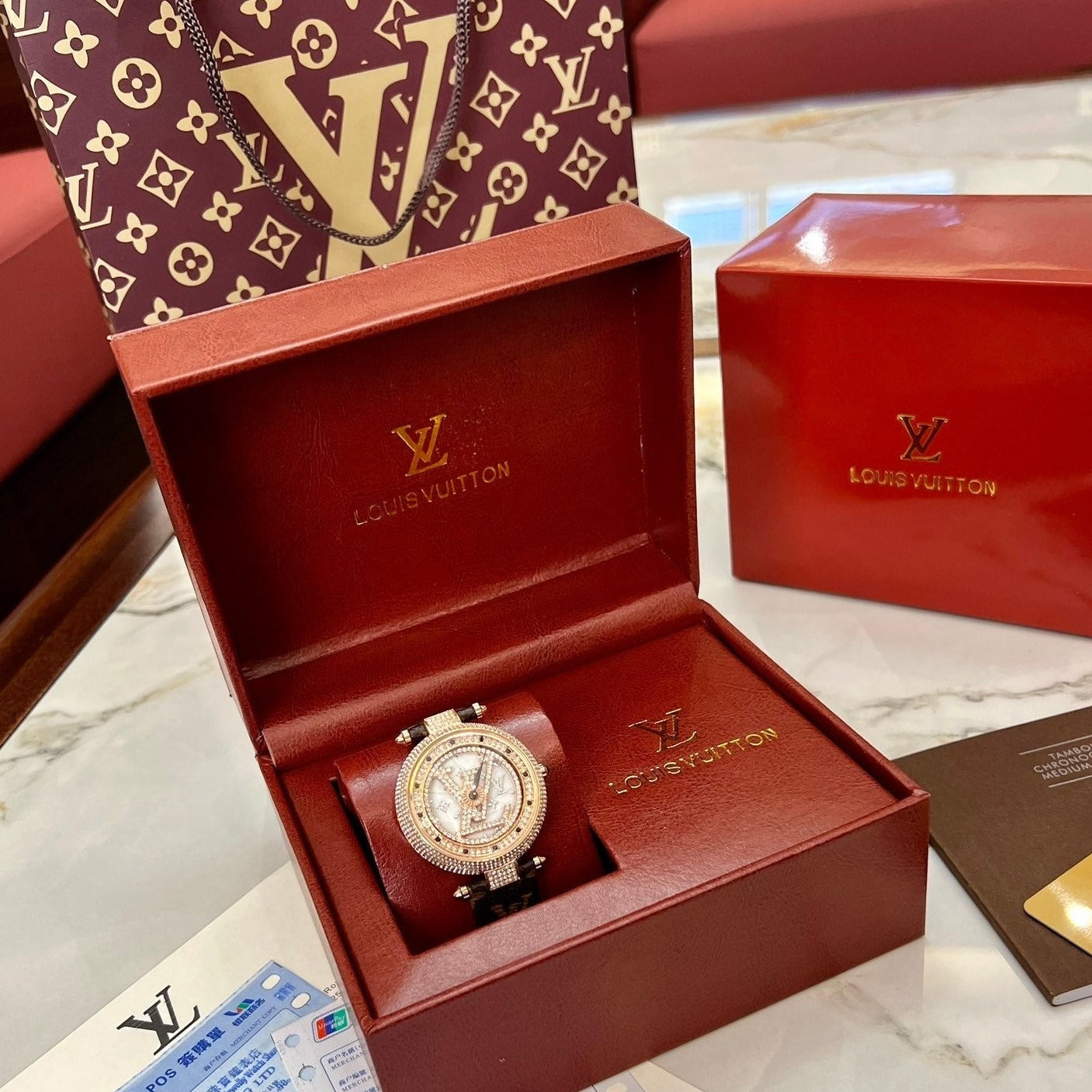 LO* quartz movement watch