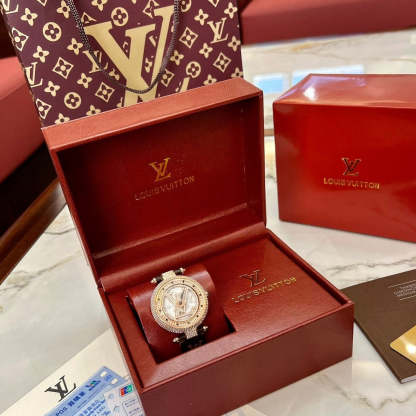 LO* quartz movement watch