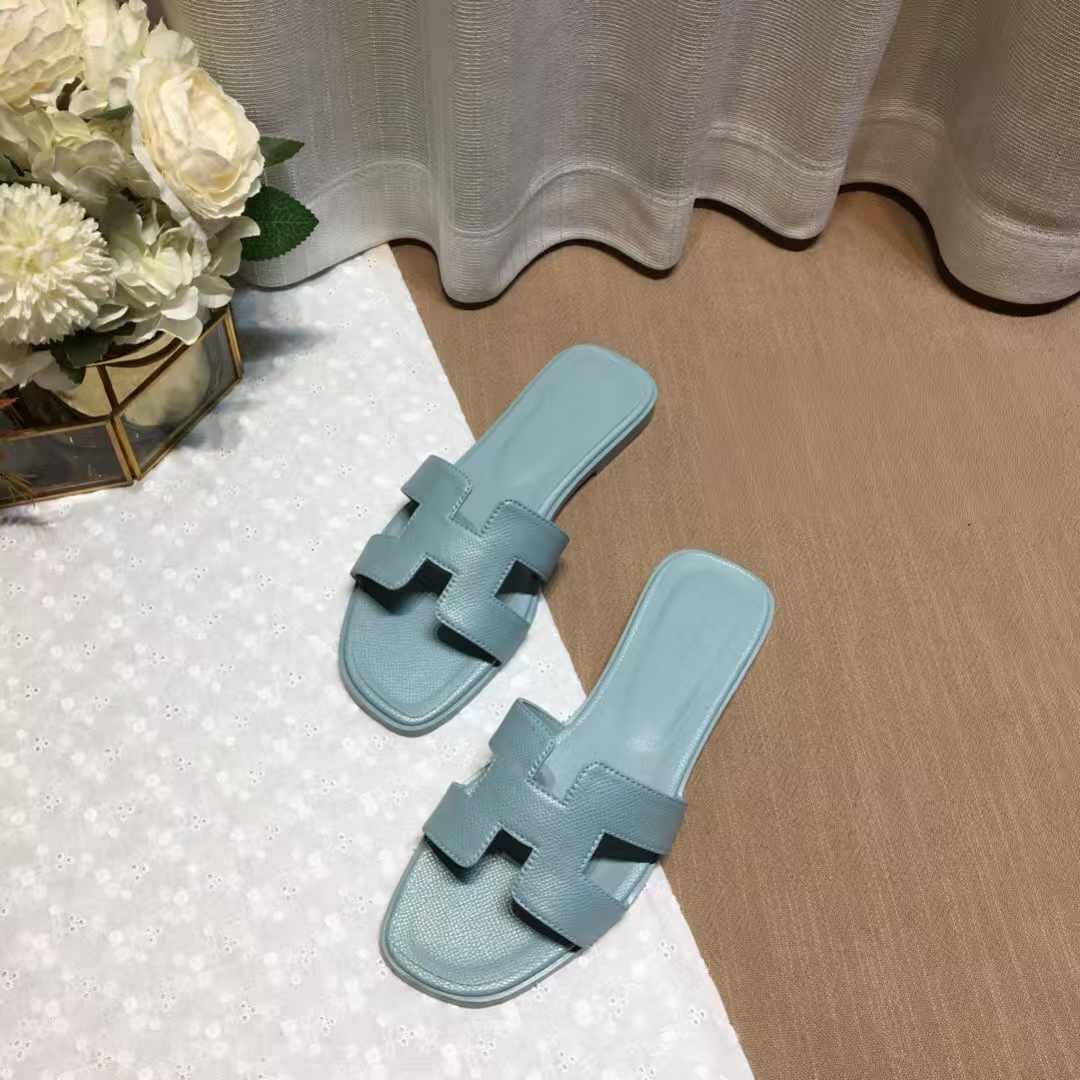 Stylish and versatile slip-on sandals