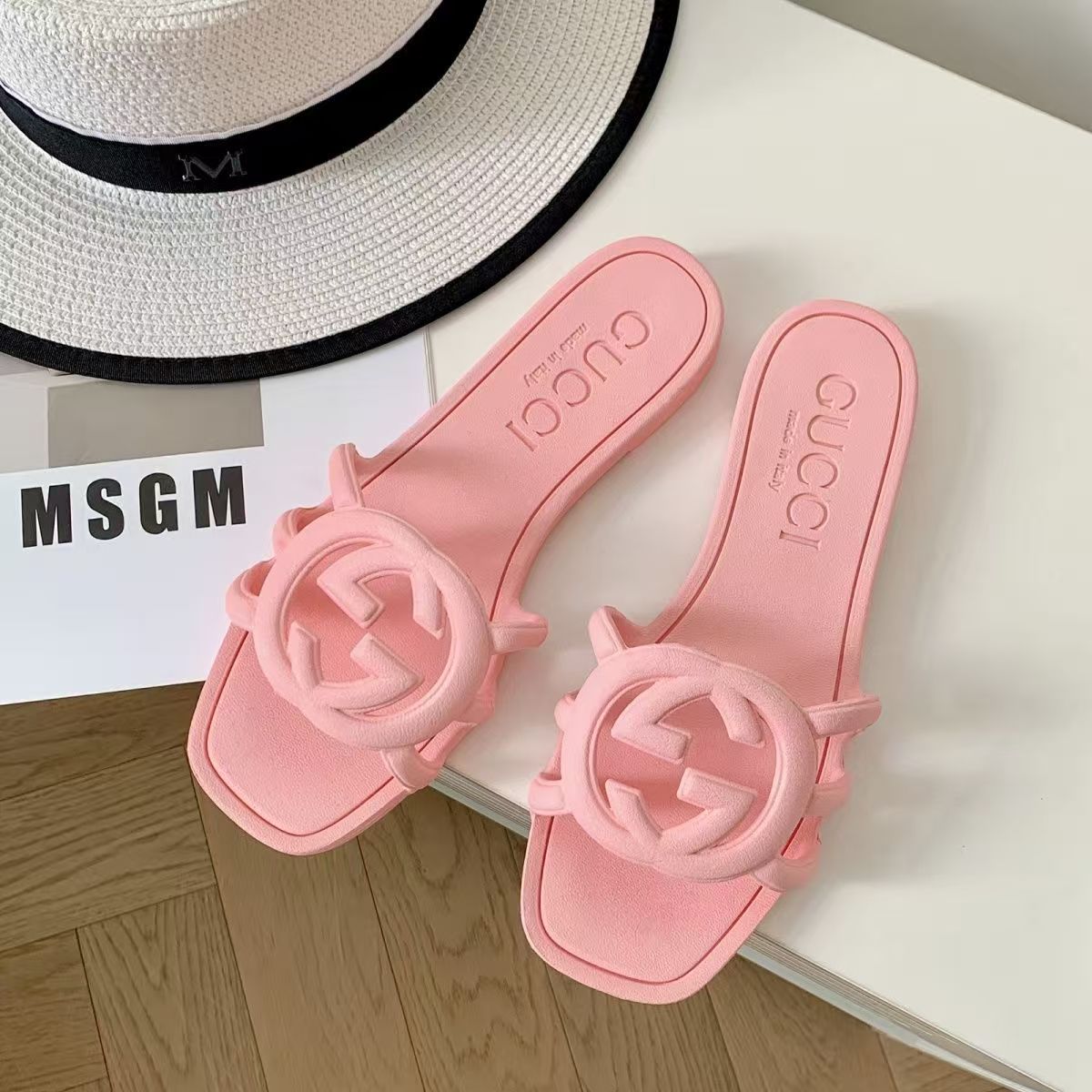Stylish and casual one-strap non-slip flat sandals