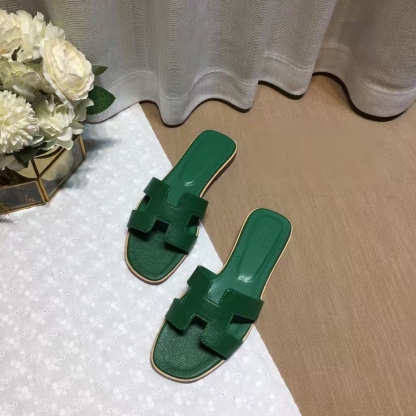 Stylish and versatile slip-on sandals