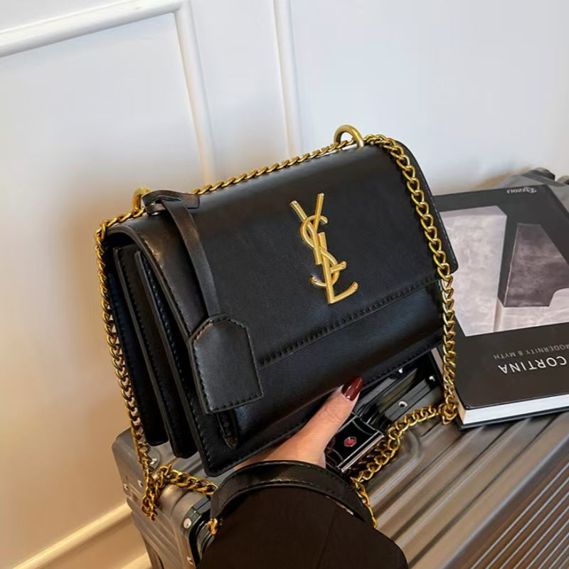 New stylish and versatile chain bag