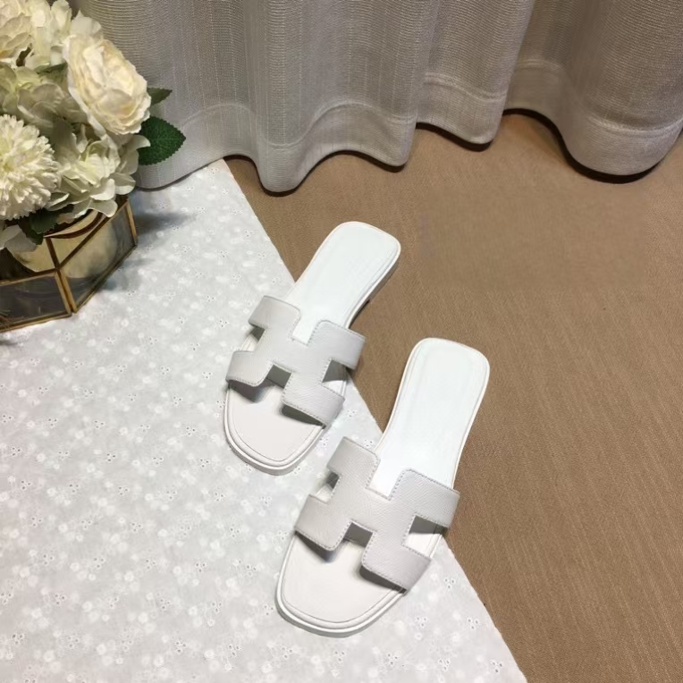 Stylish and versatile slip-on sandals