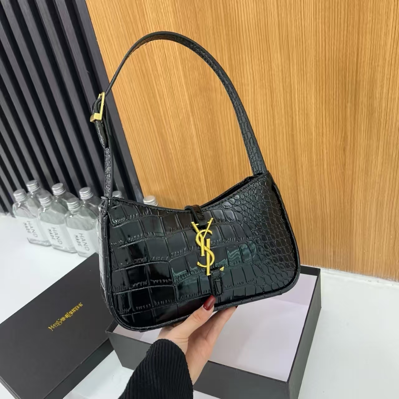 Stylish and minimalist small square bag