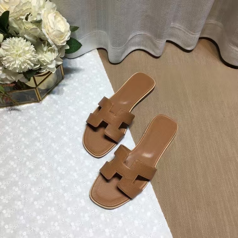 Stylish and versatile slip-on sandals