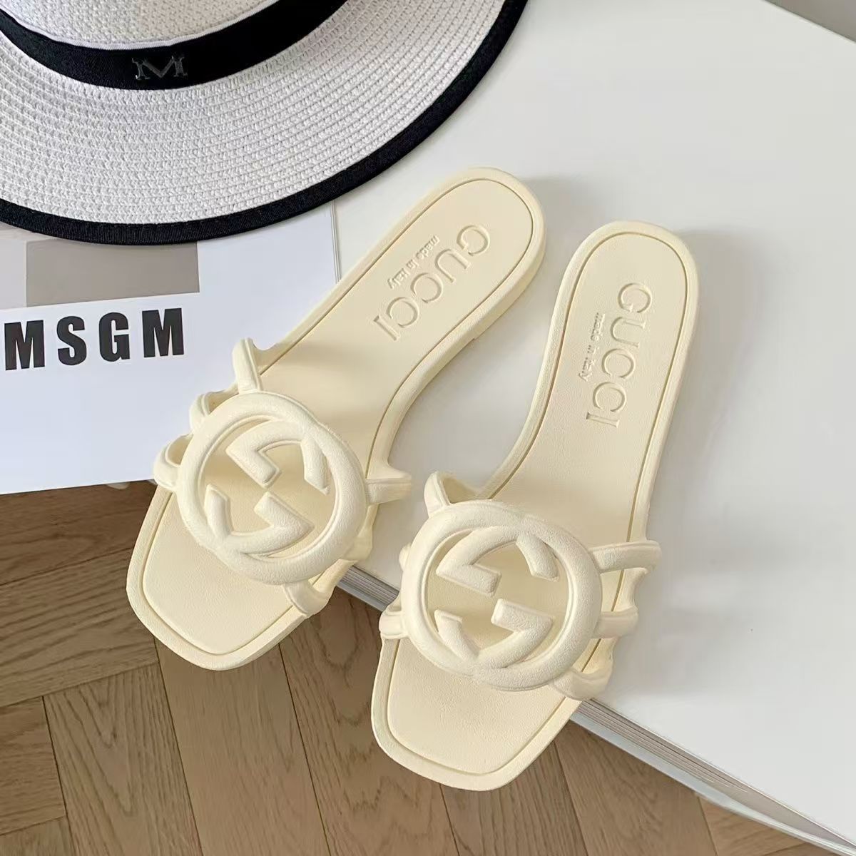 Stylish and casual one-strap non-slip flat sandals