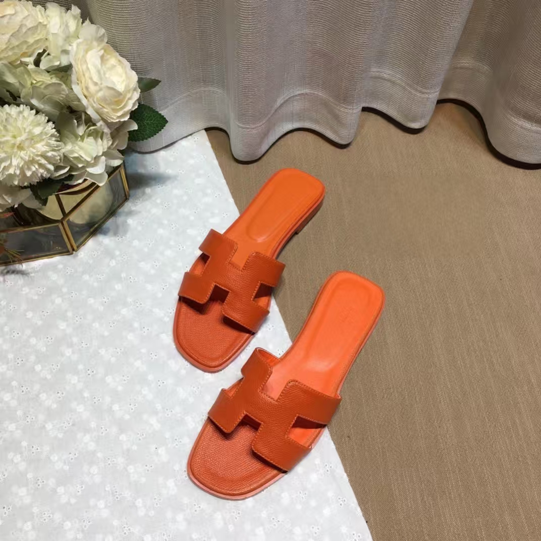 Stylish and versatile slip-on sandals