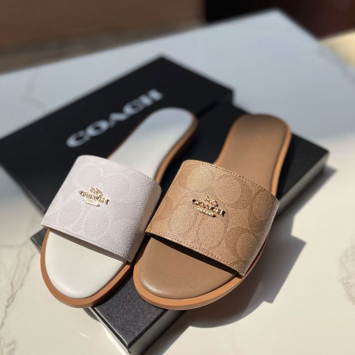 Round-toe retro flip-flops