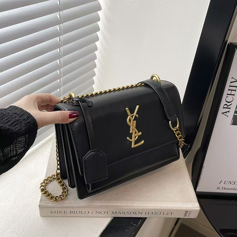 New stylish and versatile chain bag