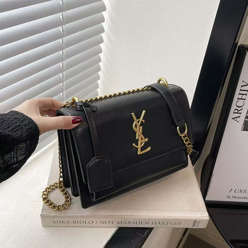 New stylish and versatile chain bag