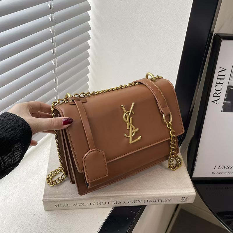 New stylish and versatile chain bag