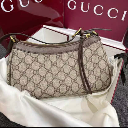 Stylish and high-end shoulder bag