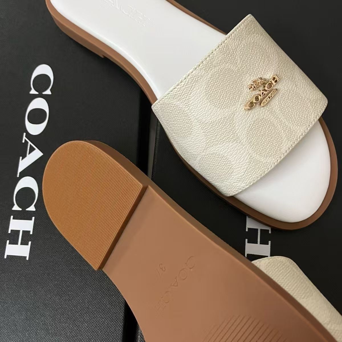 Round-toe retro flip-flops