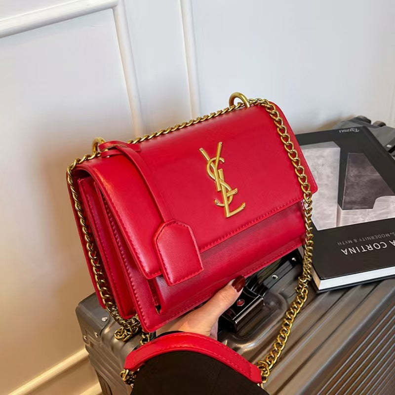 New stylish and versatile chain bag