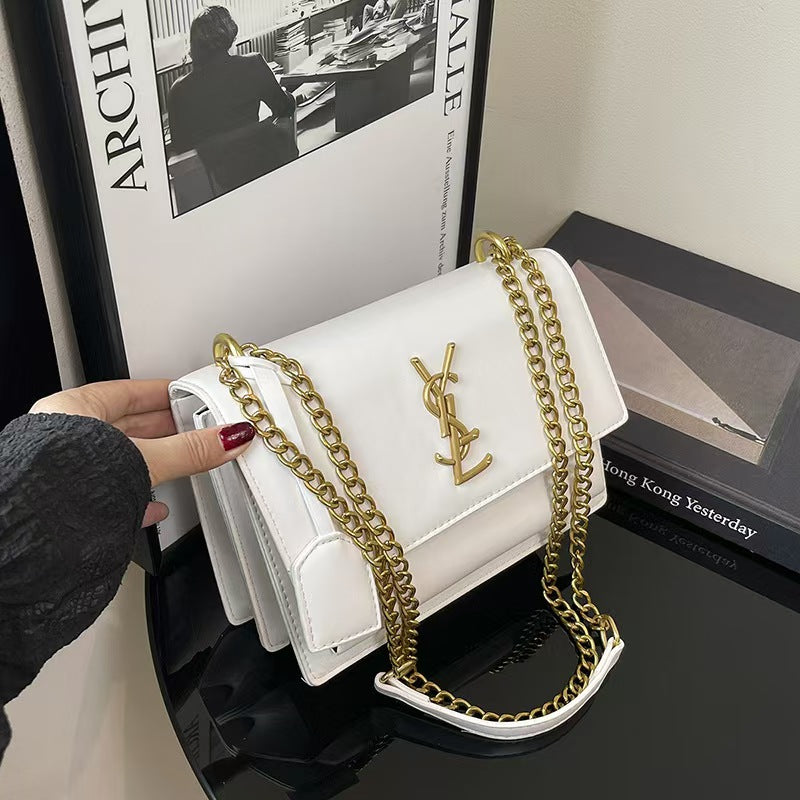 New stylish and versatile chain bag