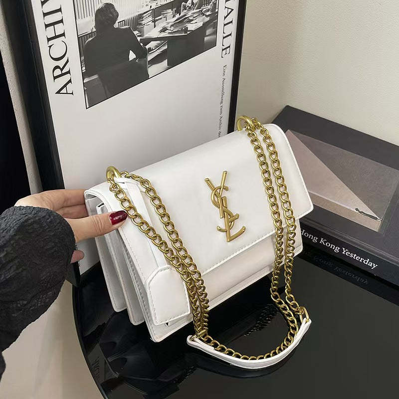 New stylish and versatile chain bag