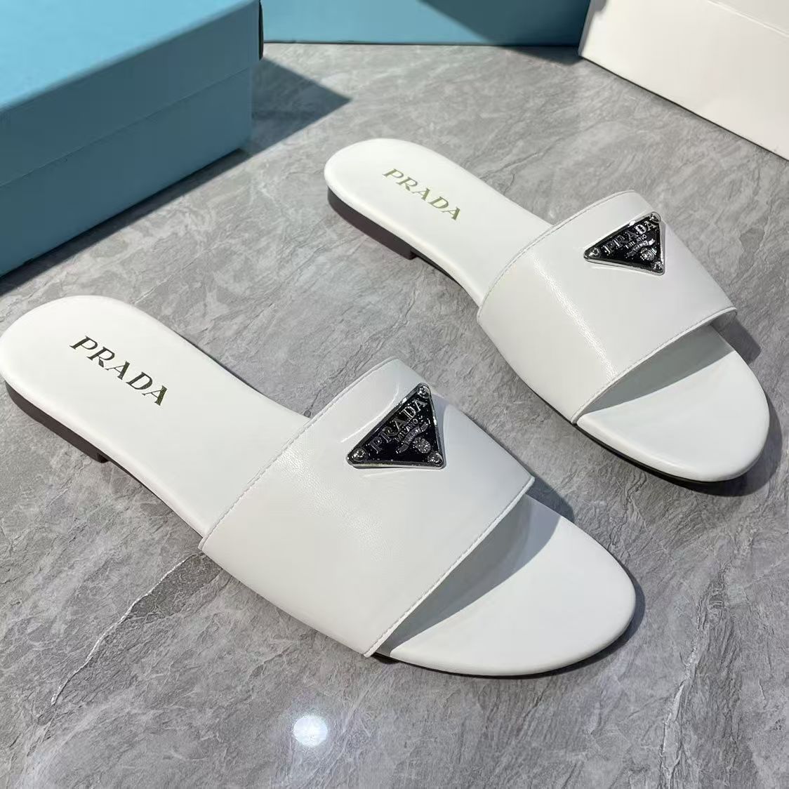 Casual slippers, flat heel, letter print