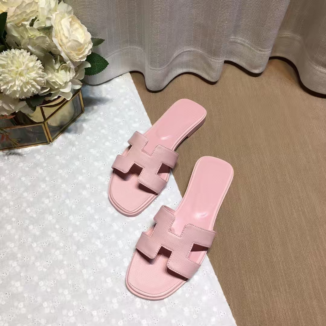 Stylish and versatile slip-on sandals