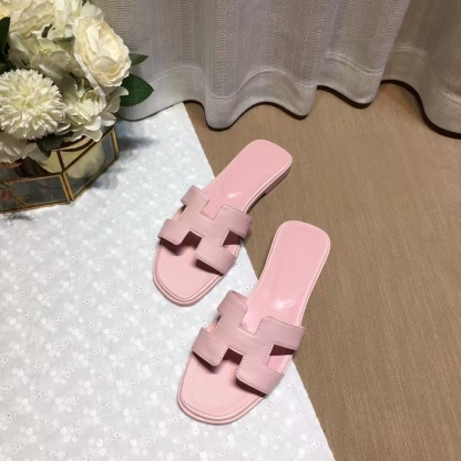 Stylish and versatile slip-on sandals