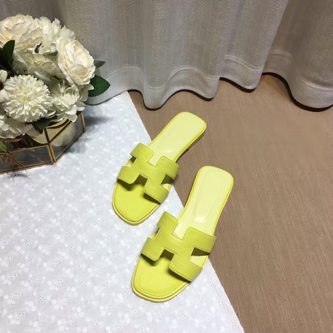 Stylish and versatile slip-on sandals