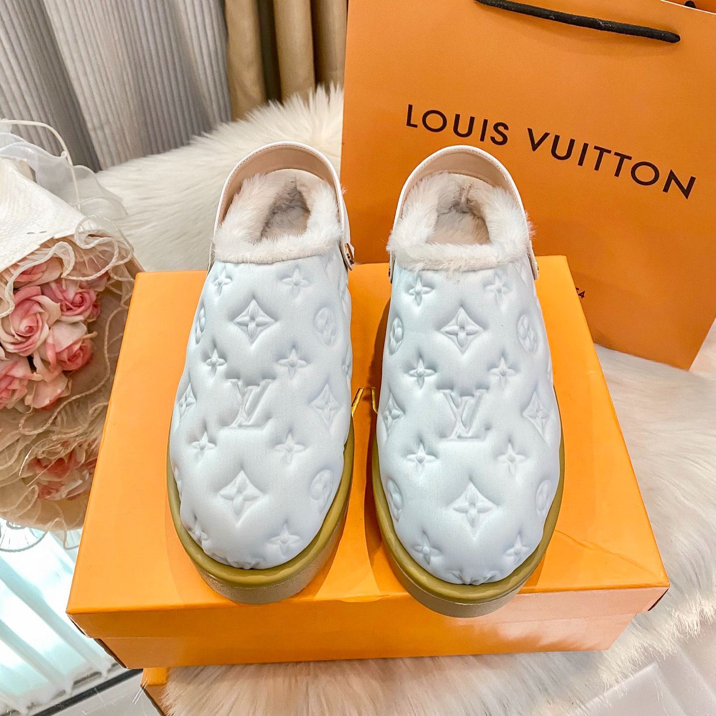 Limited edition fur slippers