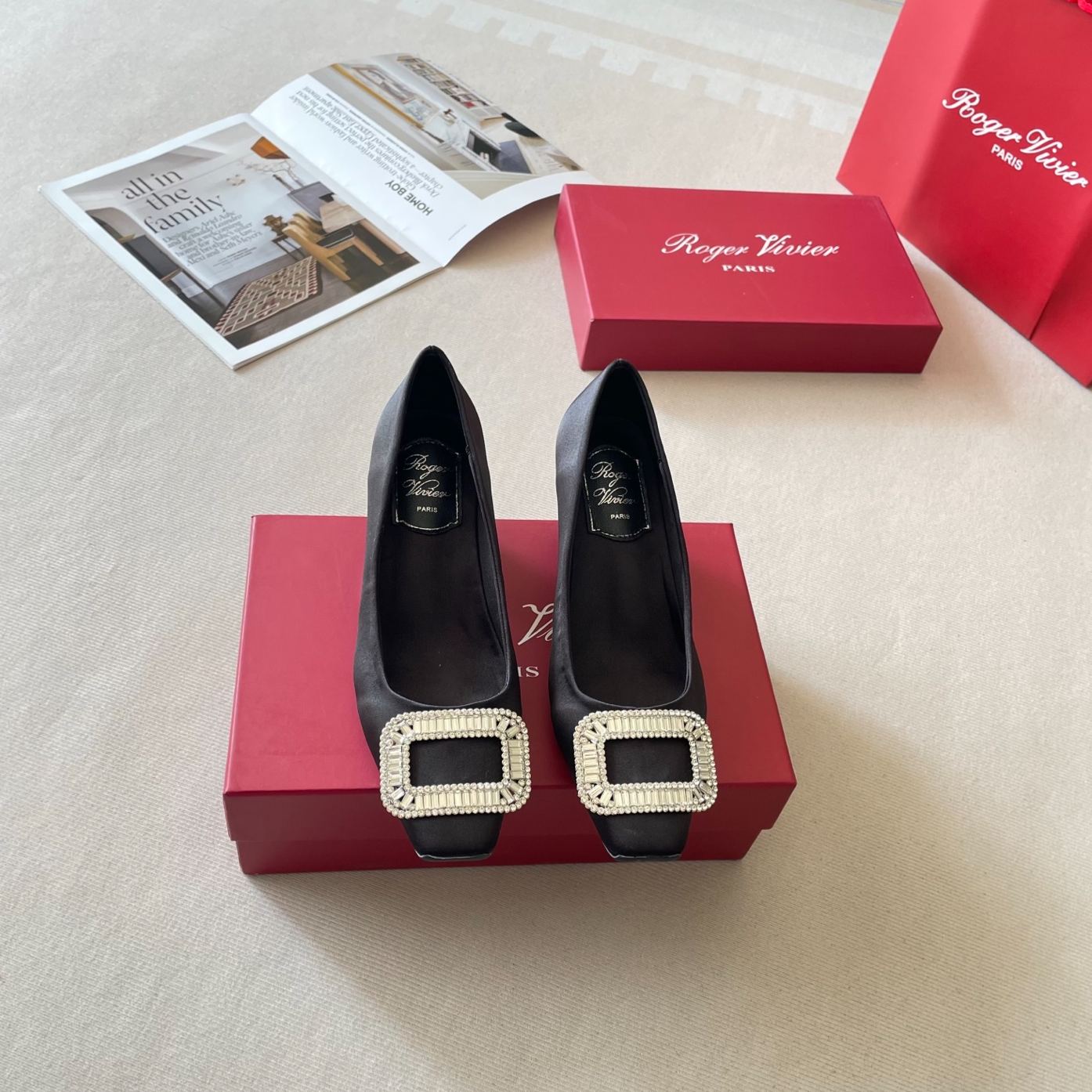 Luxury and sophisticated dark-colored flat shoes