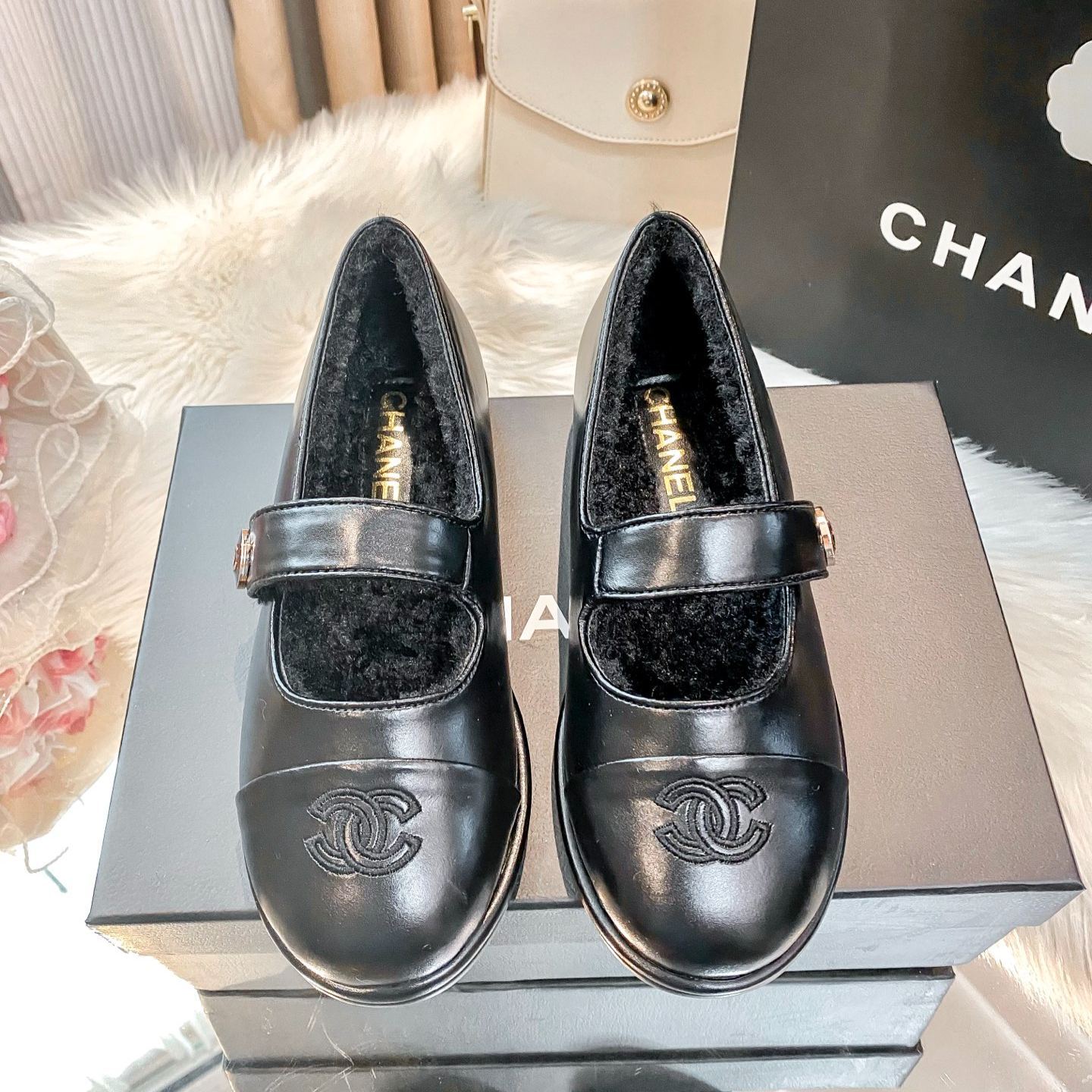 New round-toe flat shoes