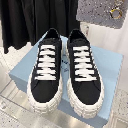 Elegant and stylish runway shoes