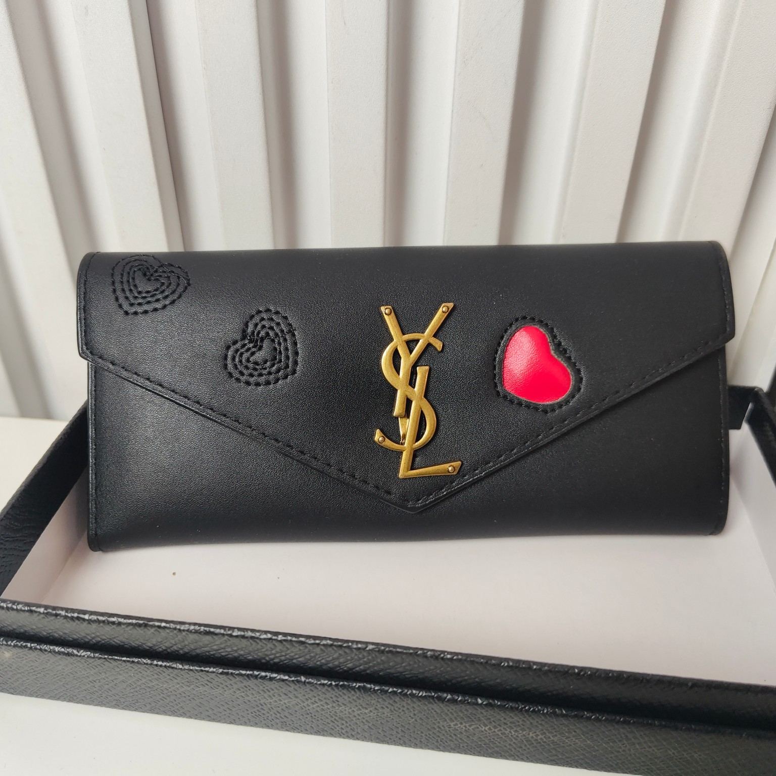 High-end luxury clutch bag