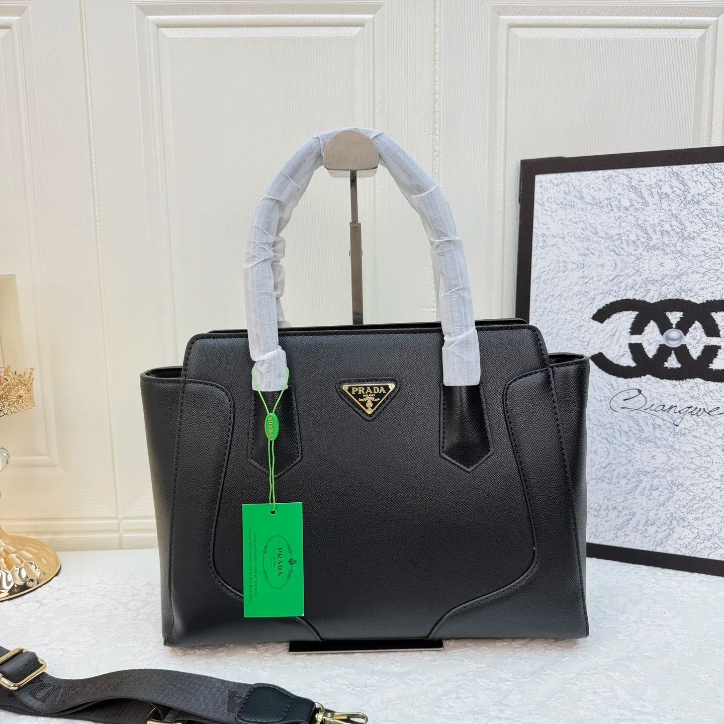 New versatile large-capacity tote bag