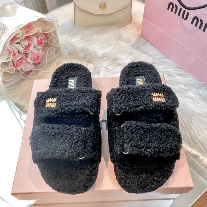 New flat-soled furry slippers