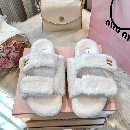 New flat-soled furry slippers