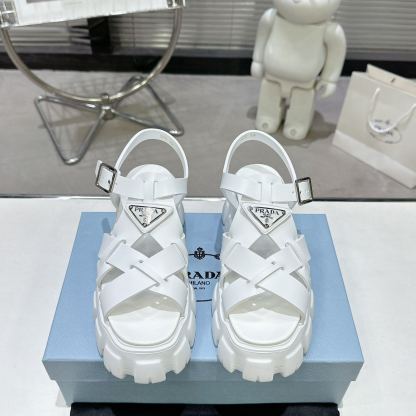 Triangle buckle serrated sole sandals