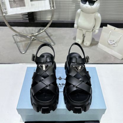 Triangle buckle serrated sole sandals