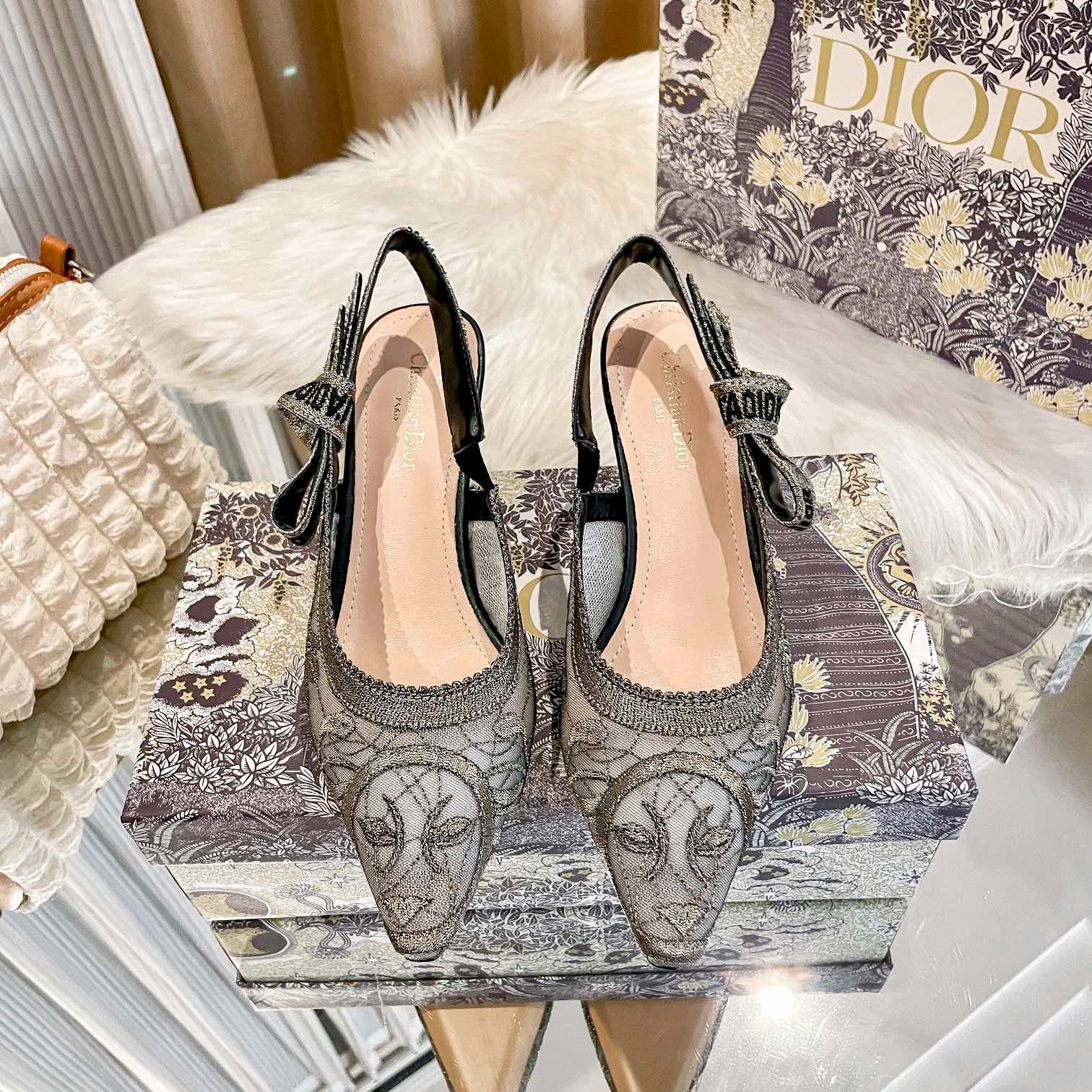 New embroidered kitten heel sandals