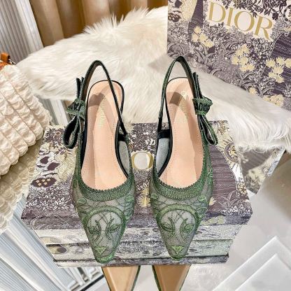 New embroidered kitten heel sandals