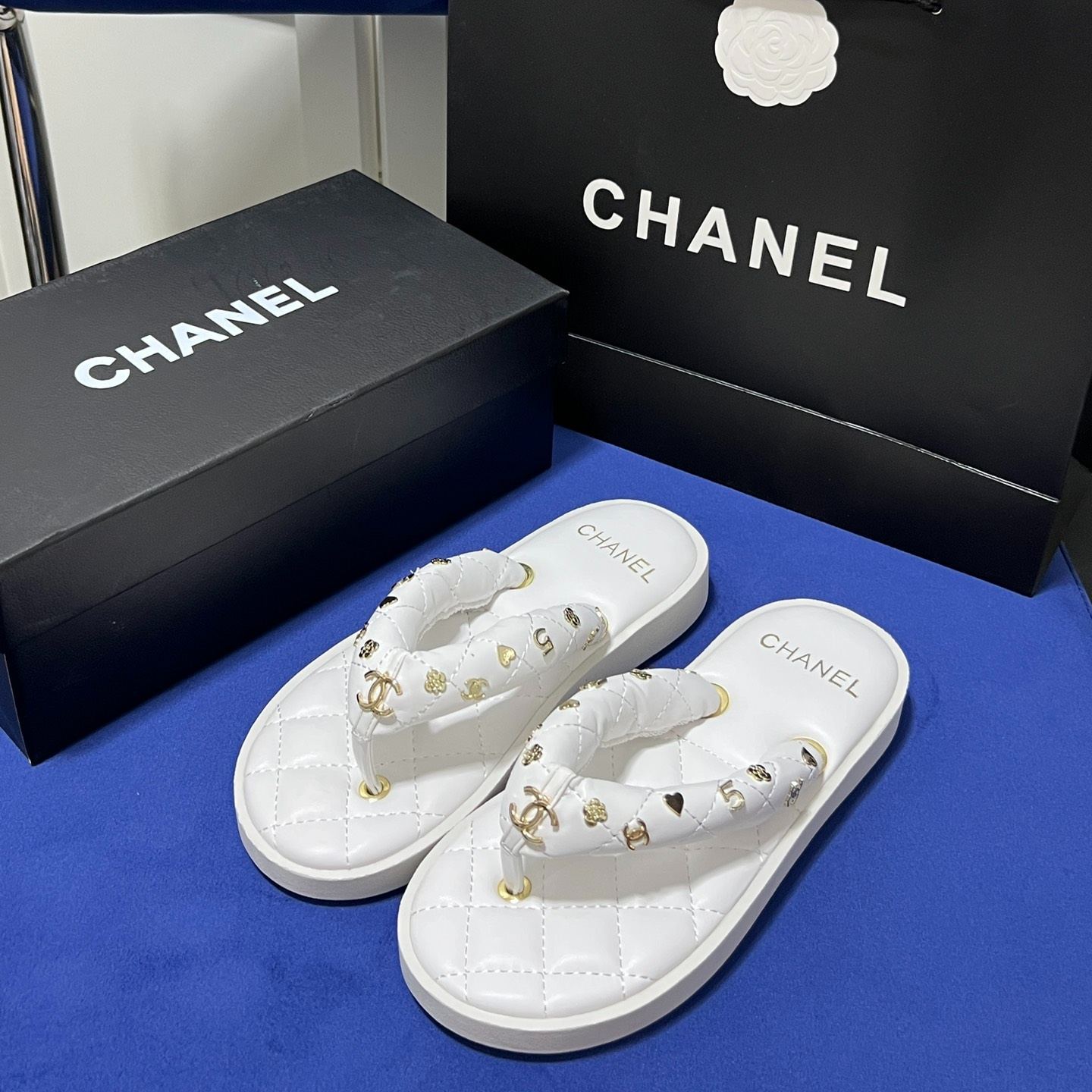 Bread-shaped flip-flops/thong sandals/beach sandals