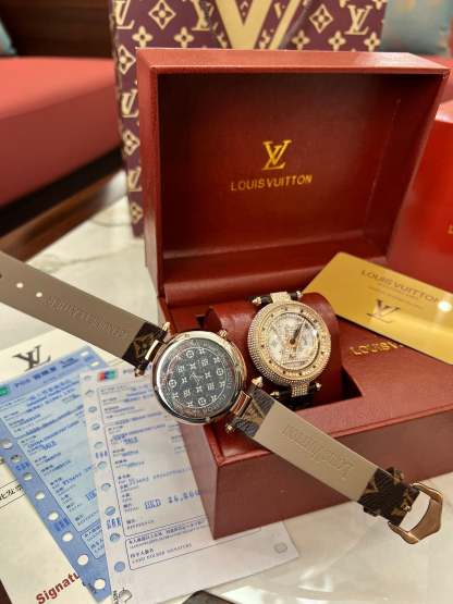 LO* quartz movement watch