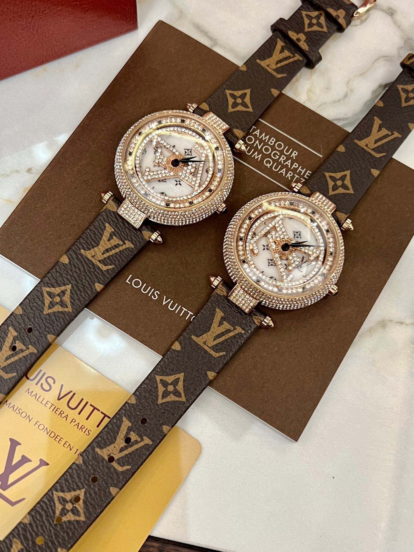 LO* quartz movement watch