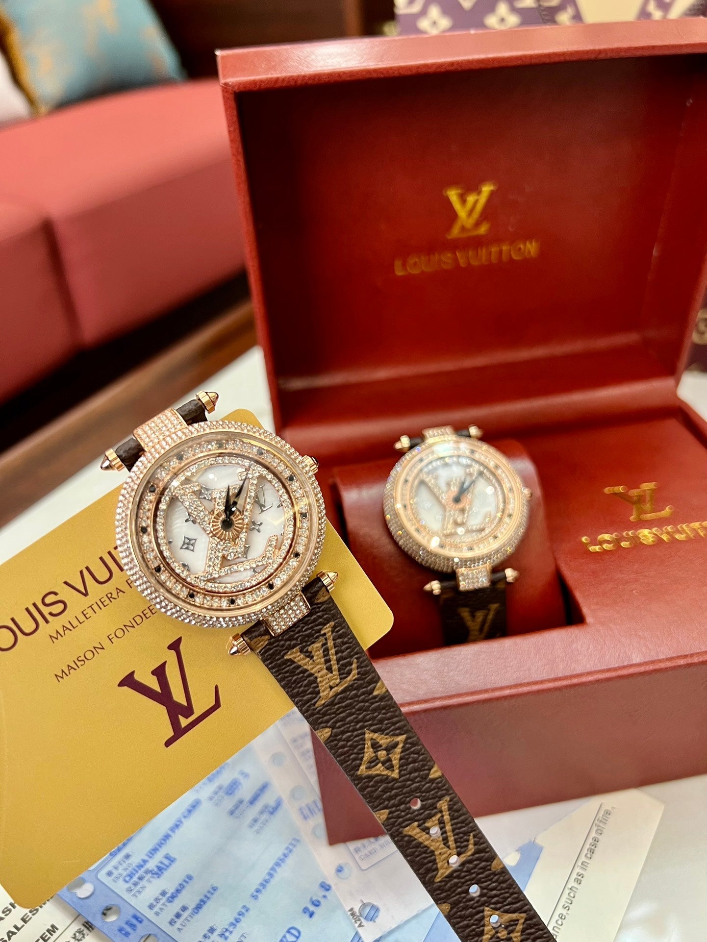 LO* quartz movement watch