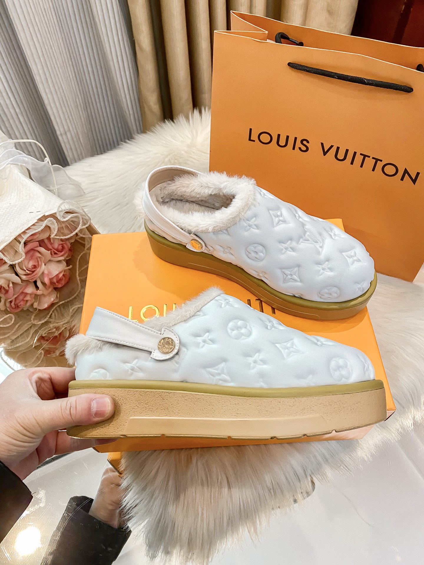 Limited edition fur slippers