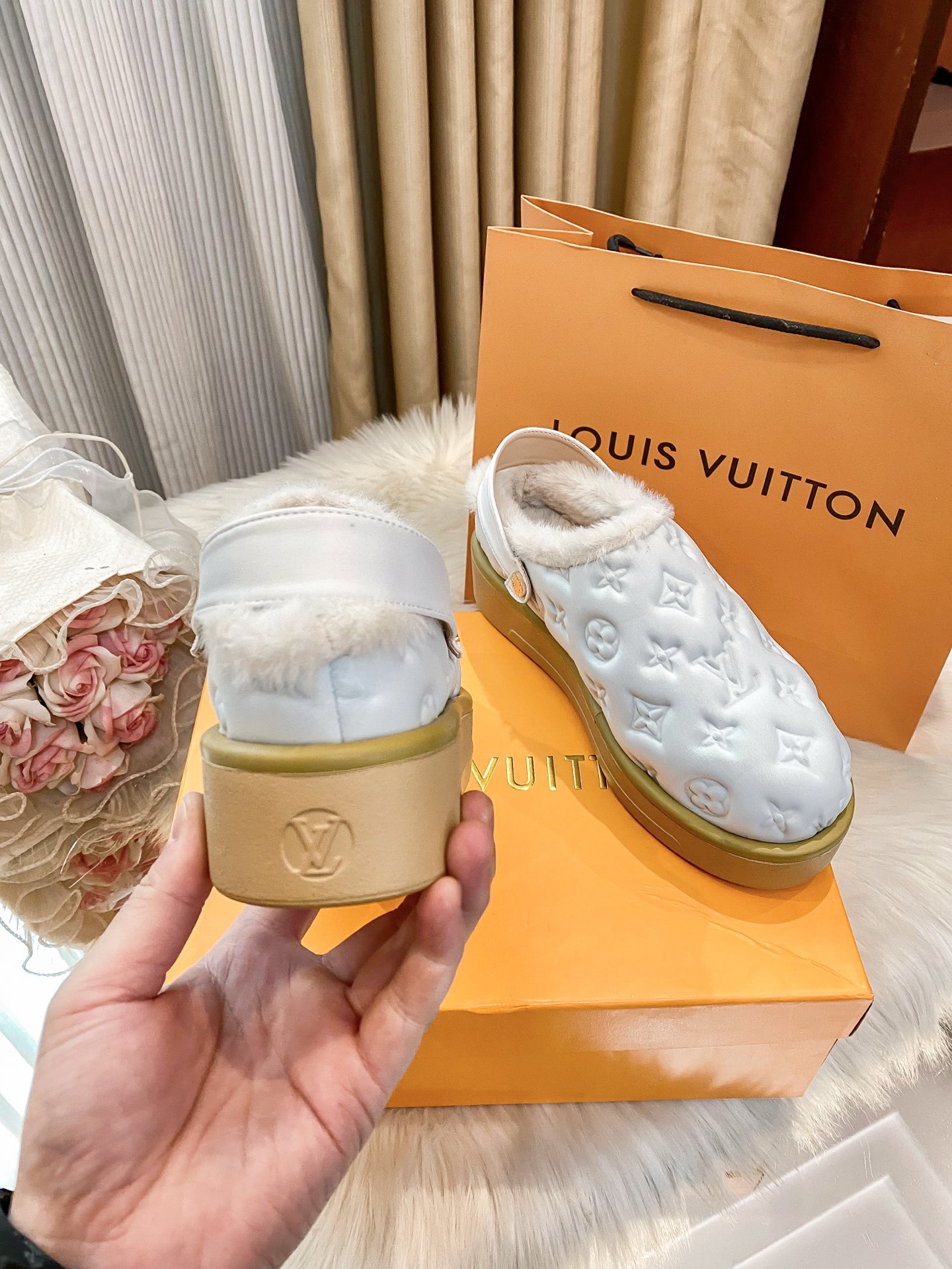 Limited edition fur slippers