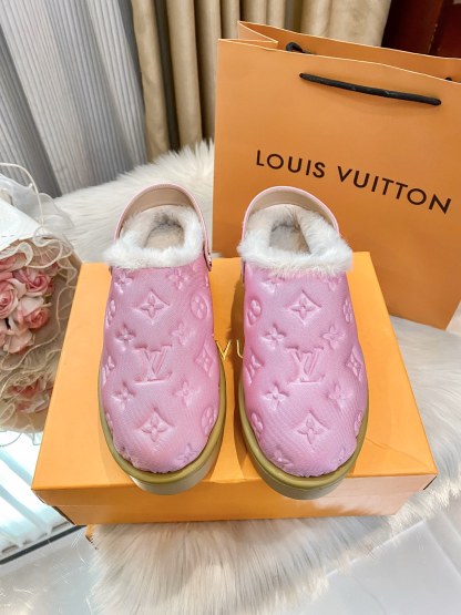 Limited edition fur slippers