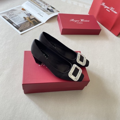 Luxury and sophisticated dark-colored flat shoes