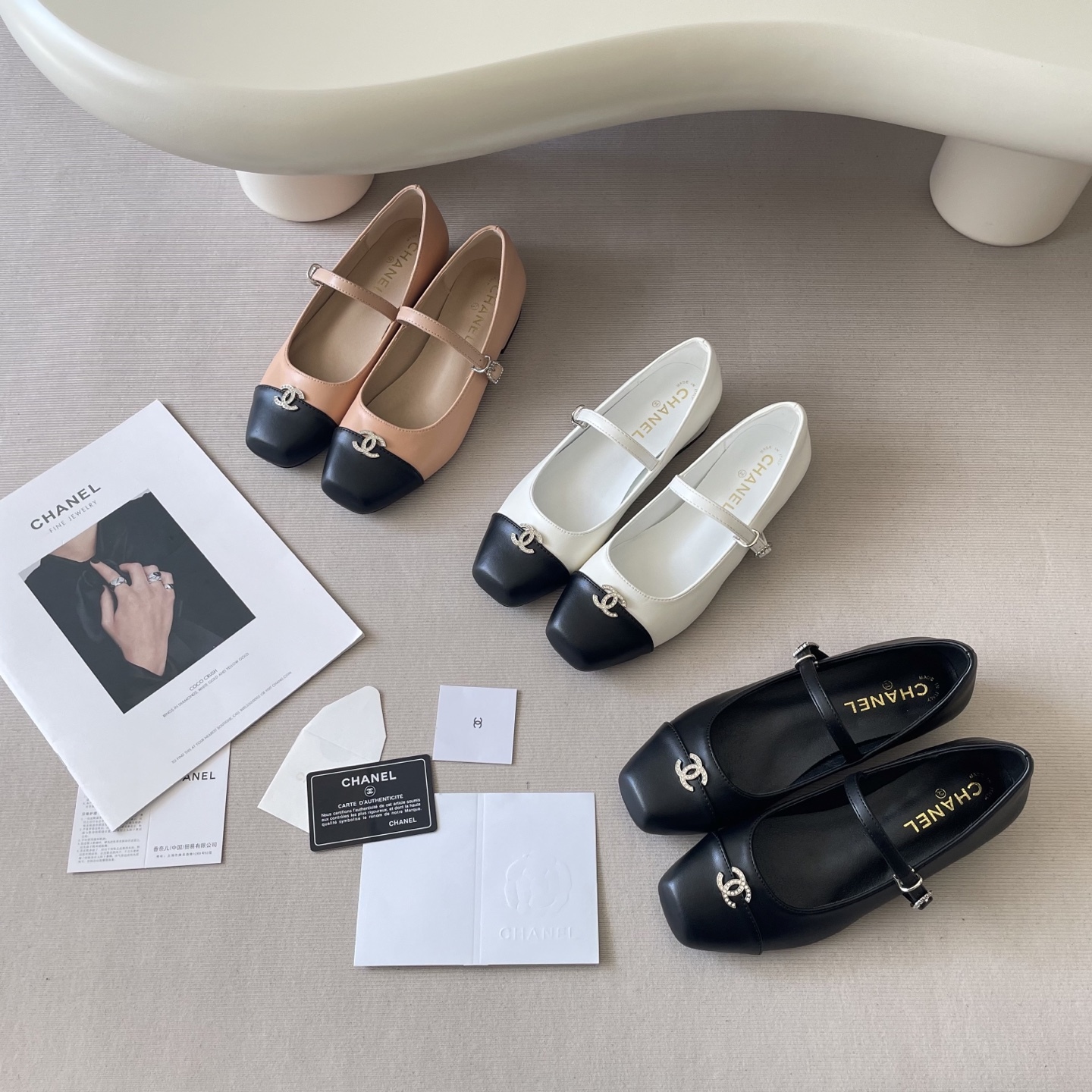 New C-buckle square-toe shoes