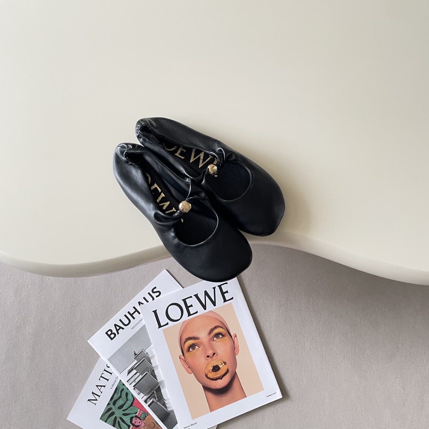 Beautiful and stylish petal-shaped Mary Jane shoes