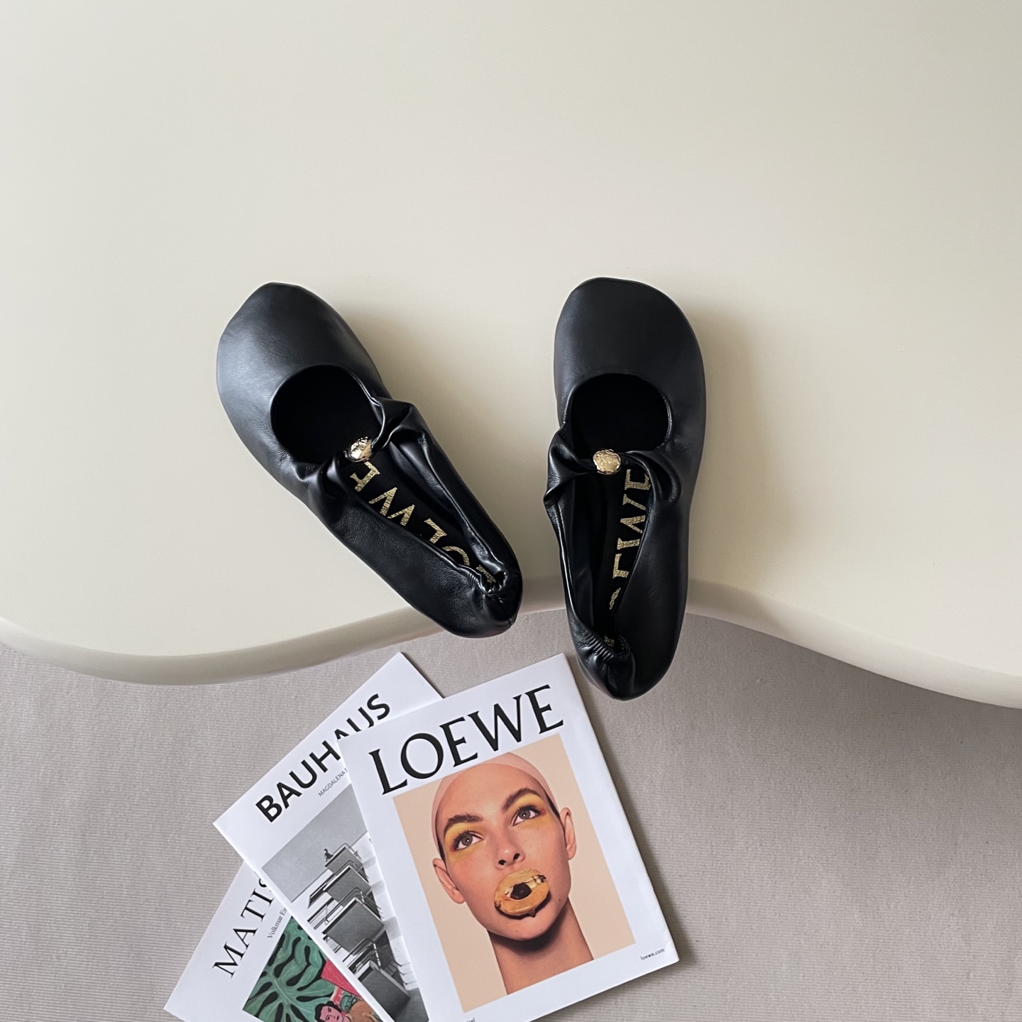 Beautiful and stylish petal-shaped Mary Jane shoes