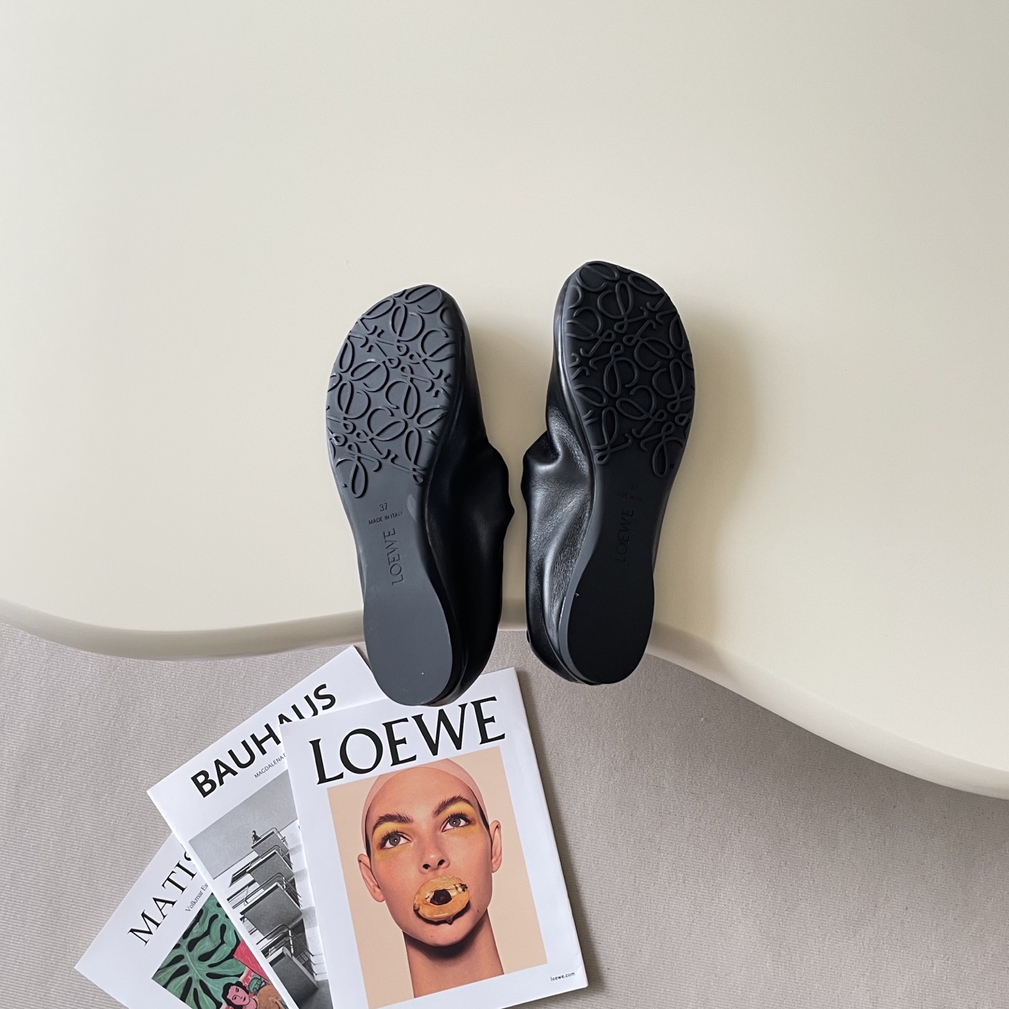 Beautiful and stylish petal-shaped Mary Jane shoes